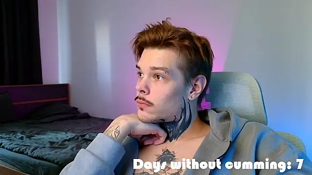 Snapshot of DENIS_HERE chatting on 03/25/26, 02:01 DENIS HERE online show from 03/25/26, 02:01