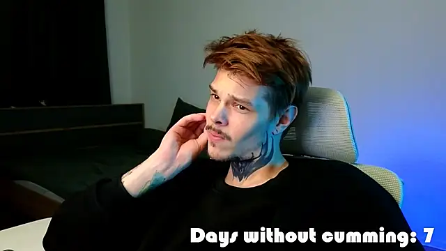 Snapshot of DENIS_HERE chatting on 04/12/26, 02:05 DENIS HERE online show from 04/12/26, 02:05