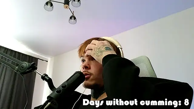 Snapshot of DENIS_HERE chatting on 04/13/26, 11:27 DENIS HERE online show from 04/13/26, 11:27