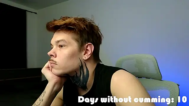 Snapshot of DENIS_HERE chatting on 04/15/26, 03:02 DENIS HERE online show from 04/15/26, 03:02