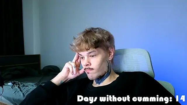 Snapshot of DENIS_HERE chatting on 04/17/26, 09:23 DENIS HERE online show from 04/17/26, 09:23