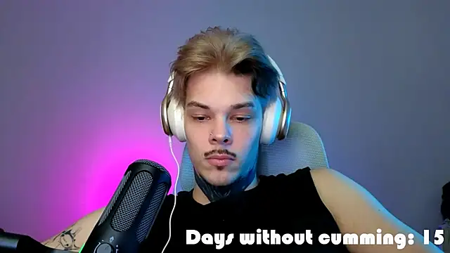 Snapshot of DENIS_HERE chatting on 04/18/26, 07:56 DENIS HERE online show from 04/18/26, 07:56