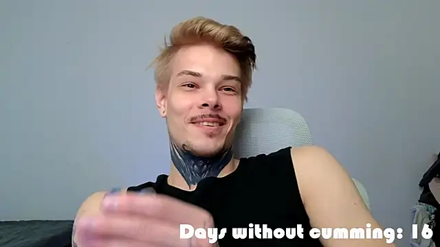 Snapshot of DENIS_HERE chatting on 04/19/26, 01:54 DENIS HERE online show from 04/19/26, 01:54