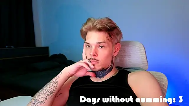 Snapshot of DENIS_HERE chatting on 04/21/26, 08:55 DENIS HERE online show from 04/21/26, 08:55