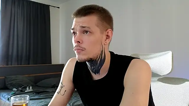 DENIS HERE online show from 06/06/26, 04:17