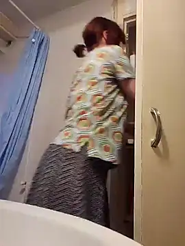 Exhibitionsplit online show from 01/26/25, 05:02