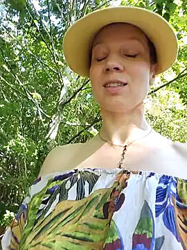 Exhibitionsplit online show from 09/18/25, 01:13