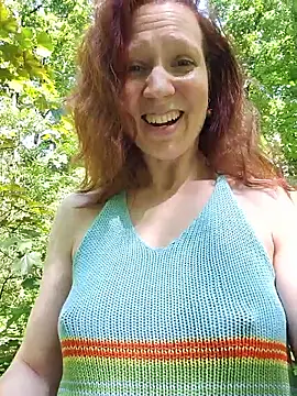 Snapshot of Exhibitionsplit chatting on 05/16/26, 10:36 Exhibitionsplit online show from 05/16/26, 10:36