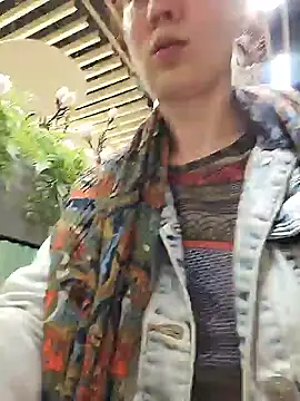 Snapshot of Exhibitionsplit chatting on 05/18/26, 02:01 Exhibitionsplit online show from 05/18/26, 02:01