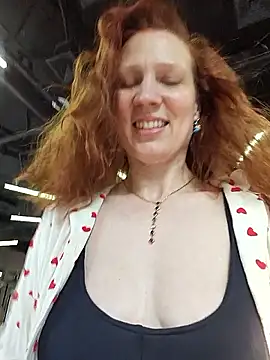 Snapshot of Exhibitionsplit chatting on 05/24/26, 03:06 Exhibitionsplit online show from 05/24/26, 03:06