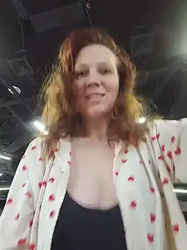 Snapshot of Exhibitionsplit chatting on 05/31/26, 12:23 Exhibitionsplit online show from 05/31/26, 12:23