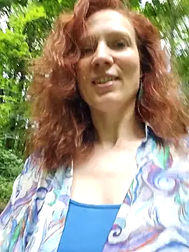 Snapshot of Exhibitionsplit chatting on 06/19/26, 10:52 Exhibitionsplit online show from 06/19/26, 10:52