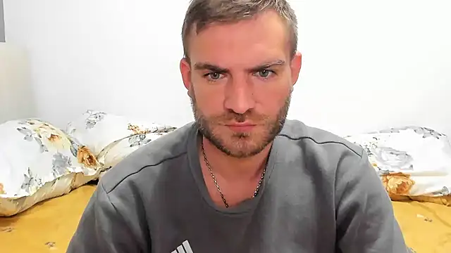 Snapshot of 10in_deluxe chatting on 01/12/25, 07:43 10in deluxe online show from 01/12/25, 07:43