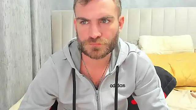 Snapshot of 10in_deluxe chatting on 01/29/25, 08:40 10in deluxe online show from 01/29/25, 08:40