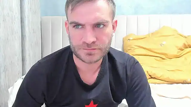 Snapshot of 10in_deluxe chatting on 02/01/25, 09:32 10in deluxe online show from 02/01/25, 09:32