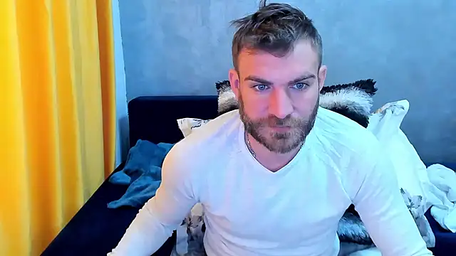 Snapshot of 10in_deluxe chatting on 02/21/25, 06:40 10in deluxe online show from 02/21/25, 06:40