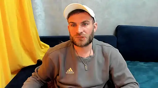 Snapshot of 10in_deluxe chatting on 02/28/25, 08:42 10in deluxe online show from 02/28/25, 08:42