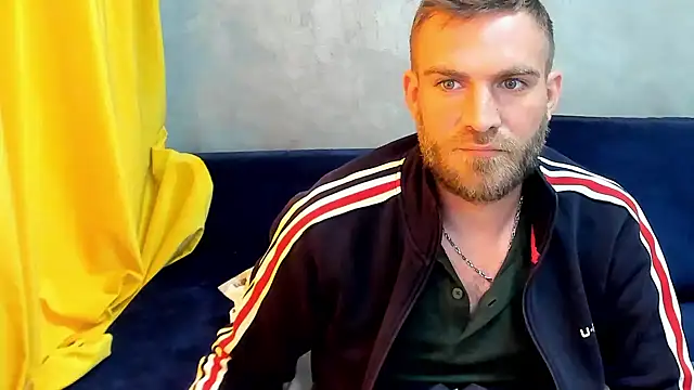 Snapshot of 10in_deluxe chatting on 03/22/25, 09:45 10in deluxe online show from 03/22/25, 09:45