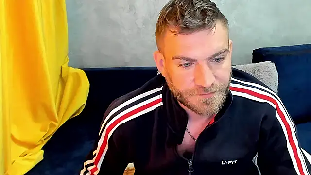 Snapshot of 10in_deluxe chatting on 03/23/25, 06:26 10in deluxe online show from 03/23/25, 06:26