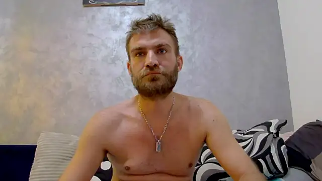 Snapshot of 10in_deluxe chatting on 09/23/25, 07:00 10in deluxe online show from 09/23/25, 07:00