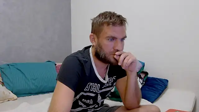 Snapshot of 10in_deluxe chatting on 09/29/25, 05:45 10in deluxe online show from 09/29/25, 05:45