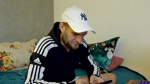 Snapshot of 10in_deluxe chatting on 10/01/25, 06:30 10in deluxe online show from 10/01/25, 06:30