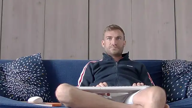 Snapshot of 10in_deluxe chatting on 10/12/25, 07:40 10in deluxe online show from 10/12/25, 07:40