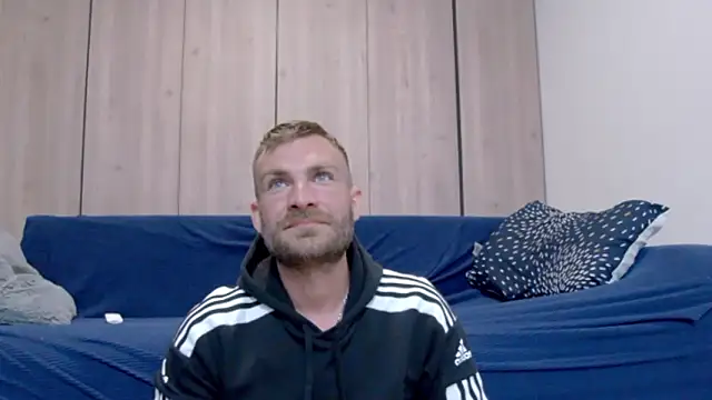 Snapshot of 10in_deluxe chatting on 10/18/25, 06:52 10in deluxe online show from 10/18/25, 06:52