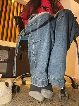 Snapshot of cristel_17 chatting on 03/20/26, 01:32 cristel 17 online show from 03/20/26, 01:32