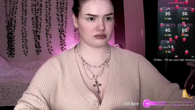 Snapshot of strawberry_elfcat chatting on 02/15/25, 02:04 strawberry elfcat online show from 02/15/25, 02:04