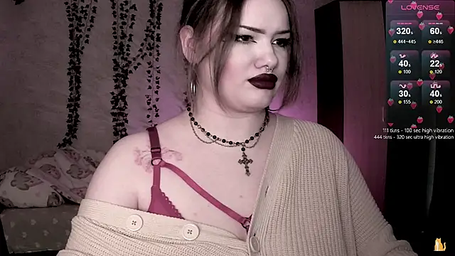 Snapshot of strawberry_elfcat chatting on 10/14/25, 06:03 strawberry elfcat online show from 10/14/25, 06:03