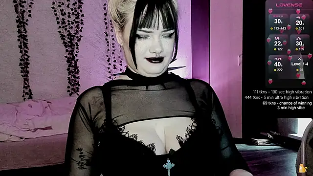 Snapshot of strawberry_elfcat chatting on 03/29/26, 03:17 strawberry elfcat online show from 03/29/26, 03:17