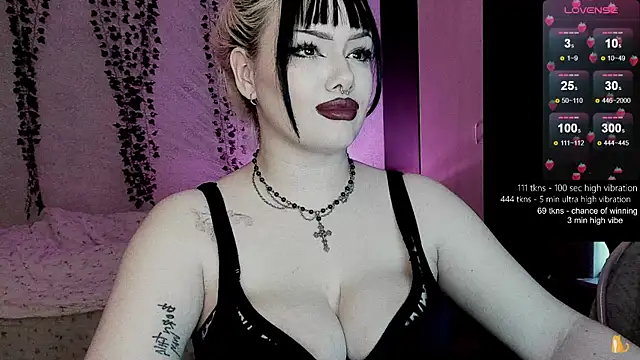 Snapshot of strawberry_elfcat chatting on 03/30/26, 01:39 strawberry elfcat online show from 03/30/26, 01:39