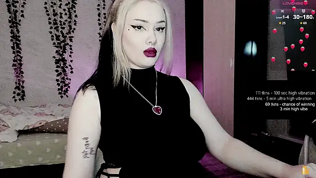 Snapshot of strawberry_elfcat chatting on 04/16/26, 02:34 strawberry elfcat online show from 04/16/26, 02:34