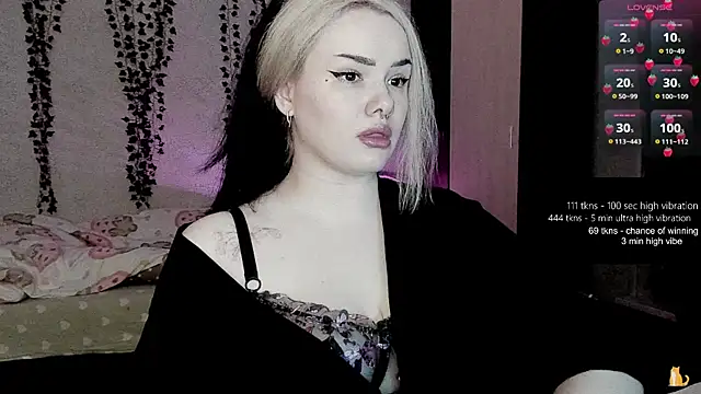 Snapshot of strawberry_elfcat chatting on 04/17/26, 02:58 strawberry elfcat online show from 04/17/26, 02:58