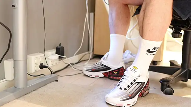 Snapshot of SneakerMaster_ chatting on 07/28/26, 07:15 SneakerMaster online show from 07/28/26, 07:15