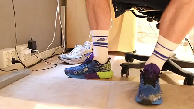 Snapshot of SneakerMaster_ chatting on 07/29/26, 06:11 SneakerMaster online show from 07/29/26, 06:11