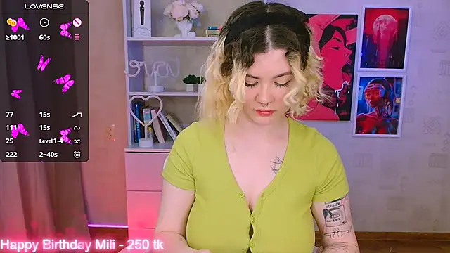 Snapshot of cutie_mili chatting on 01/25/25, 10:29 cutie mili online show from 01/25/25, 10:29