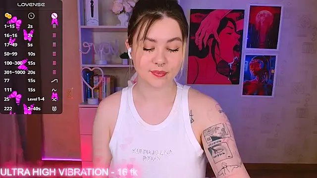 Snapshot of cutie_mili chatting on 02/05/25, 03:55 cutie mili online show from 02/05/25, 03:55