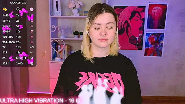 Snapshot of cutie_mili chatting on 02/06/25, 02:04 cutie mili online show from 02/06/25, 02:04