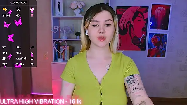 Snapshot of cutie_mili chatting on 02/13/25, 01:40 cutie mili online show from 02/13/25, 01:40