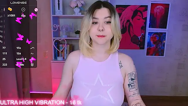 Snapshot of cutie_mili chatting on 02/17/25, 03:25 cutie mili online show from 02/17/25, 03:25