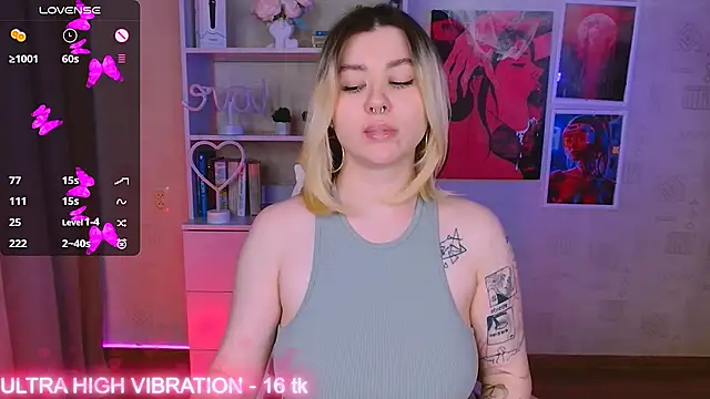 Snapshot of cutie_mili chatting on 02/23/25, 07:11 cutie mili online show from 02/23/25, 07:11