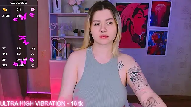 Snapshot of cutie_mili chatting on 02/23/25, 10:39 cutie mili online show from 02/23/25, 10:39