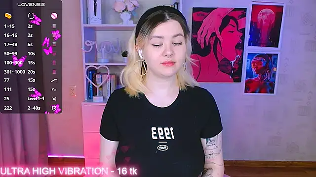 Snapshot of cutie_mili chatting on 02/24/25, 03:23 cutie mili online show from 02/24/25, 03:23