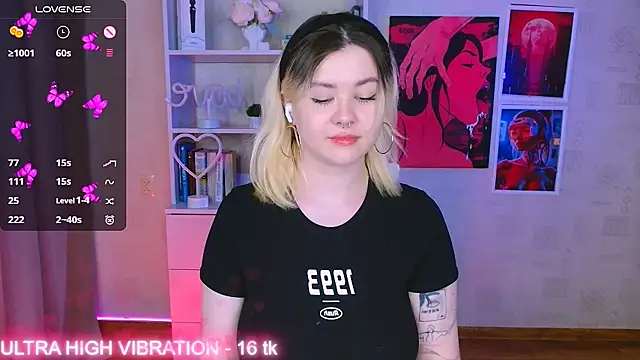 Snapshot of cutie_mili chatting on 02/24/25, 07:11 cutie mili online show from 02/24/25, 07:11