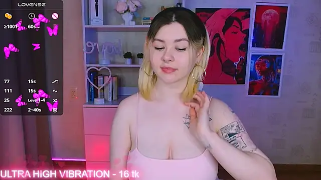 Snapshot of cutie_mili chatting on 02/25/25, 03:31 cutie mili online show from 02/25/25, 03:31