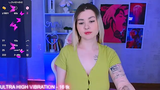 Snapshot of cutie_mili chatting on 03/18/25, 08:03 cutie mili online show from 03/18/25, 08:03