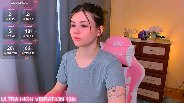 Snapshot of cutie_mili chatting on 09/16/25, 07:42 cutie mili online show from 09/16/25, 07:42