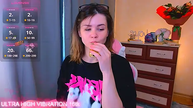 Snapshot of cutie_mili chatting on 10/01/25, 08:42 cutie mili online show from 10/01/25, 08:42